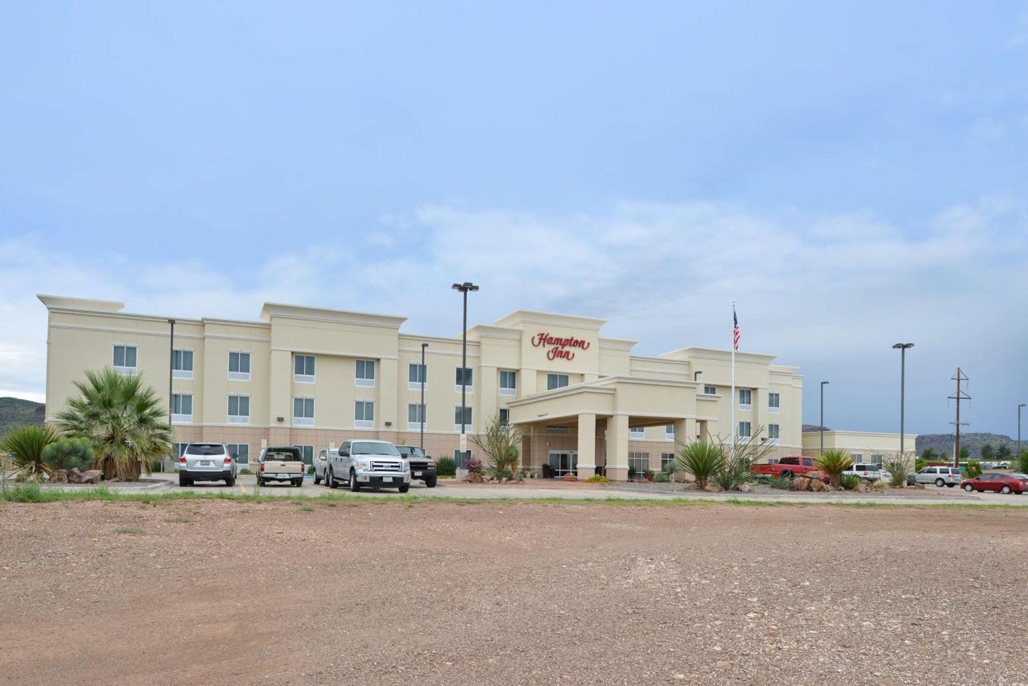 Hampton Inn Alpine Exteriör bild